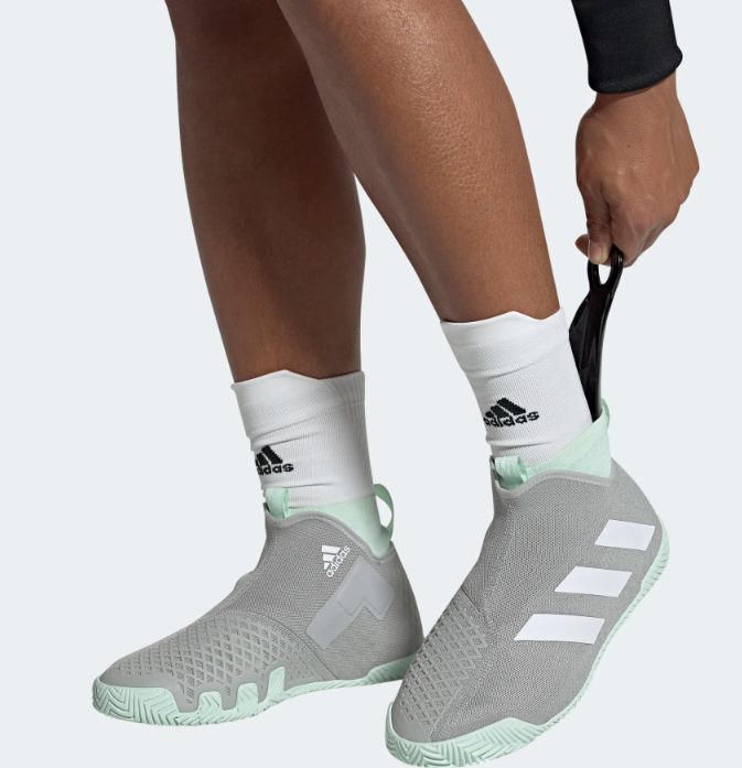 adidas 新一代球星西西帕斯已经在atp世界杯上使用这一款鞋子.