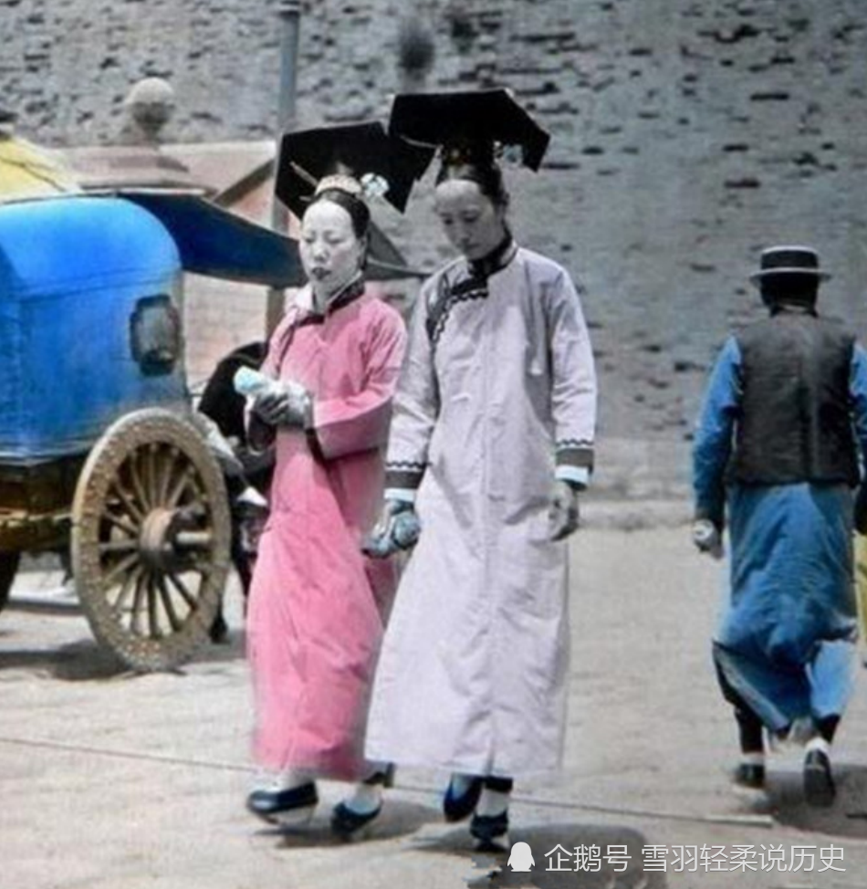 1893年清朝彩照:紫禁城里的美丽宫女,华衣锦服的清秀僧人!