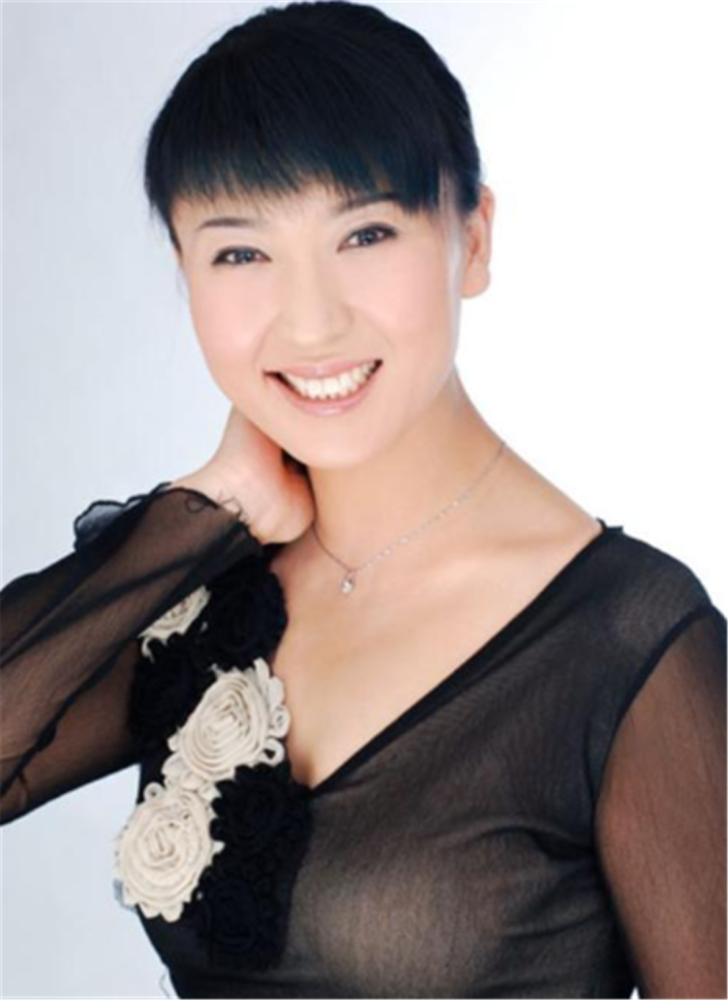 如何评价闫学晶?她后来为何不再与赵本山合作了?