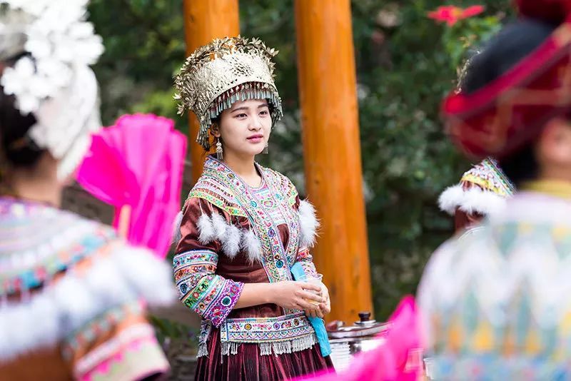 寰行山水间,民族风情向水而生