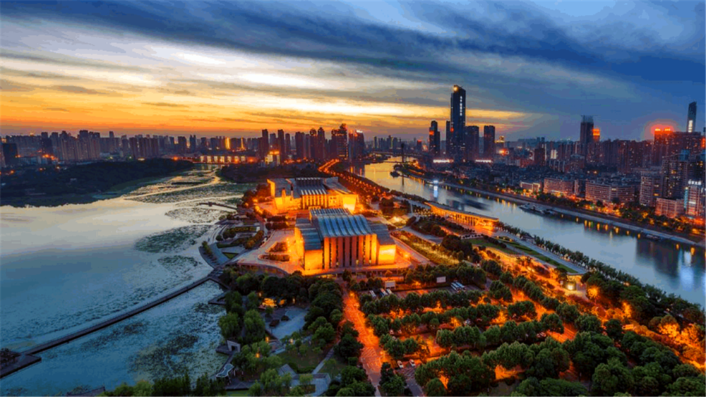 湖北第二大城市,实力仅次于武汉,号称"七省通衢"