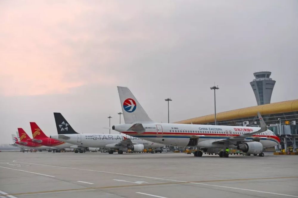 2020年1月8日清晨,合肥新桥国际机场停机坪上停满了飞机,迎接即将到来