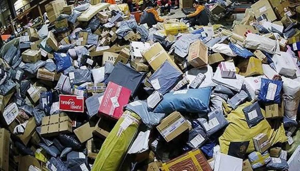百世快递又现暴力分拣,顾客:这阵仗,像打仗!