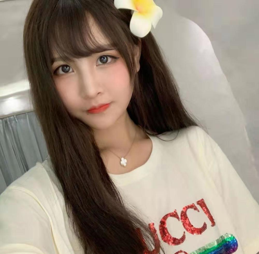 大胃王猫妹妹自称特殊体质所以吃不胖,网友:别编了,催吐都懂!