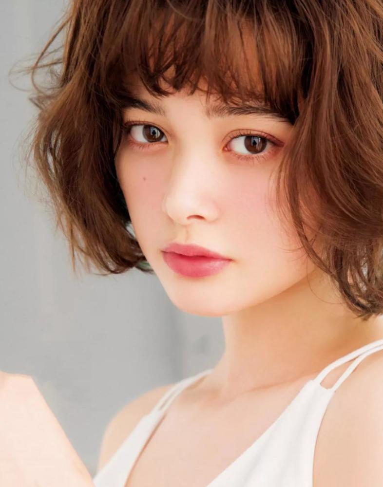 被称日本奥黛丽赫本,14岁就成日杂御用模特,长了什么神仙脸?