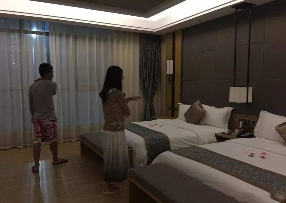 情侣住酒店时,碰到警察查房怎么办?看完你就明白了!