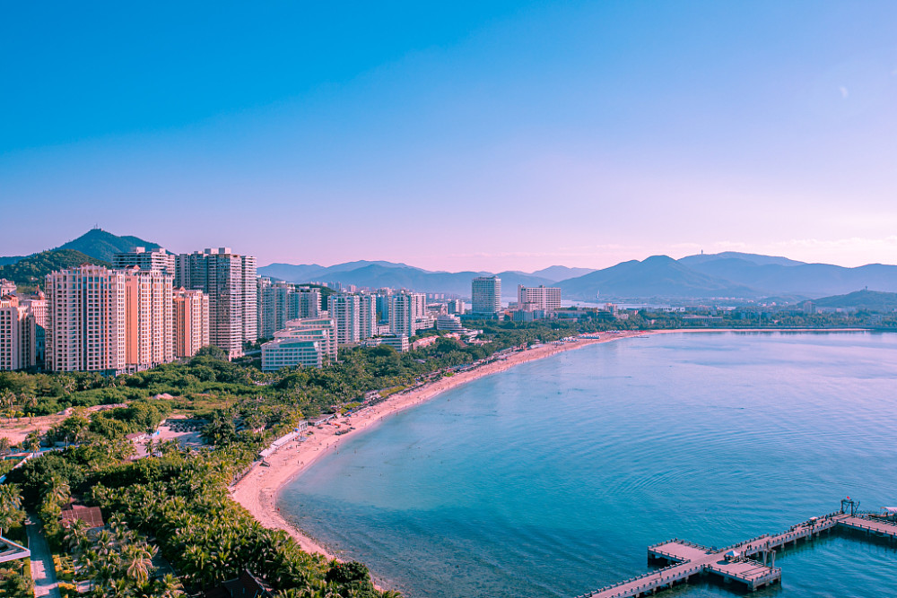 碧海蓝天风光旖旎 实拍三亚大东海美景