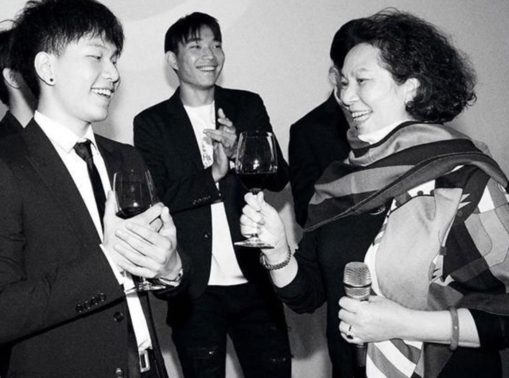 陈坤喊舒淇周迅为儿子庆生,18岁陈尊佑没遗传爸爸,但不羁气质神似