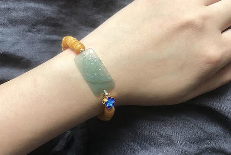 兼具舒适和美观,有着多种优势的翡翠手牌居然成了大冷门?