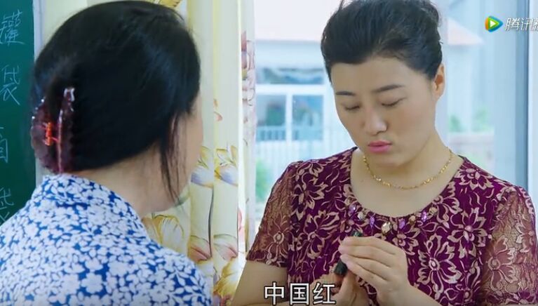 乡爱11年,我可能进了假屯儿,婶子们全成网红脸