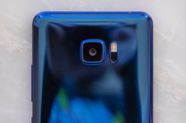 HTC U Ultra国行要来了 骁龙821+主副双屏设计