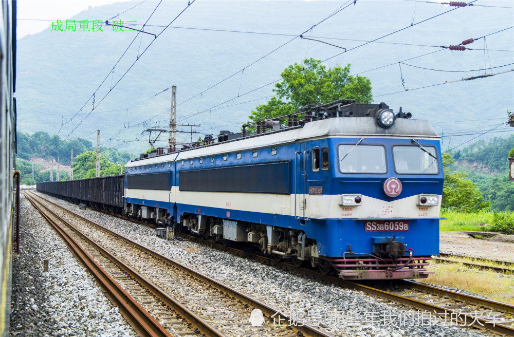 目前的韶山ss3b运用在川黔铁路,成渝铁路和成昆铁路线上,风采依旧!