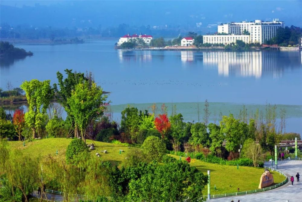 都梁飞雪,安堤春晓,三峡竹博园等多个景点共同构成,集观光,旅游,休闲