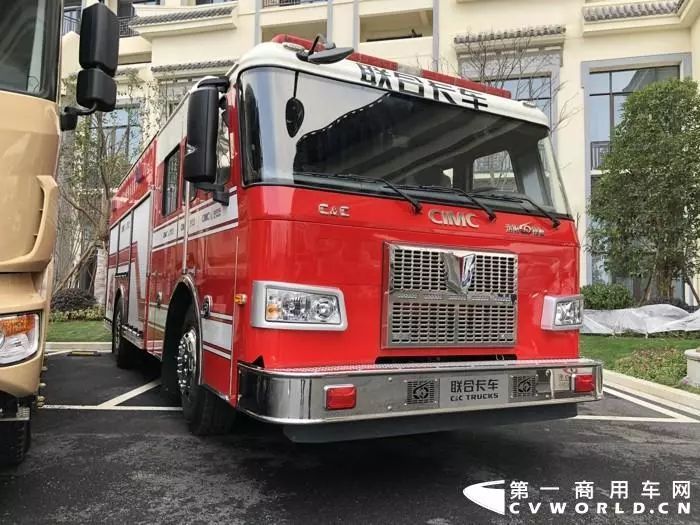 联合卡车pm60泡沫消防车
