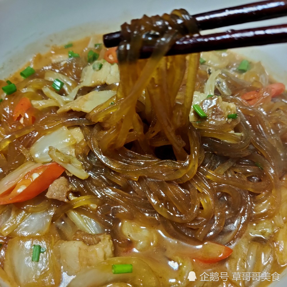 这样烧猪肉炖粉条,鲜香下饭,回味无穷,年夜饭桌必不可