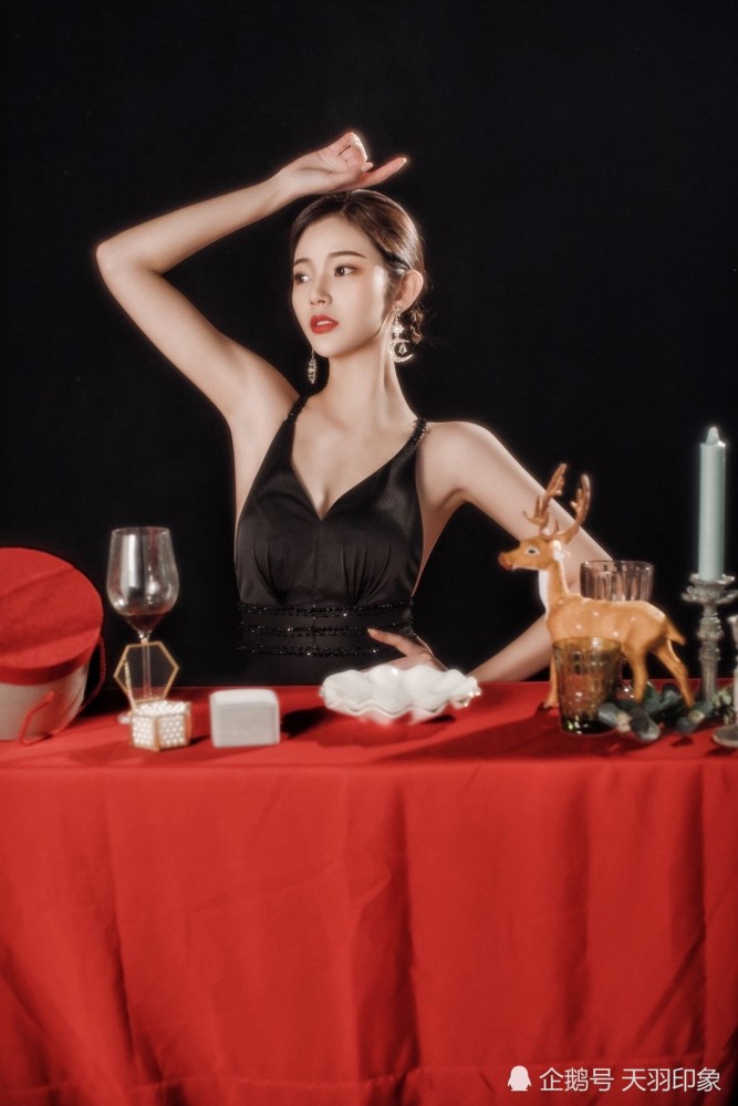 95后美女模特王星辰最新大片,展露魔鬼身材,完美曲线