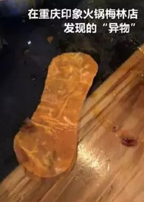 海底捞吃出卫生巾脸都绿了,顾客嚣张索赔800万,网友:恶心的想要吐!