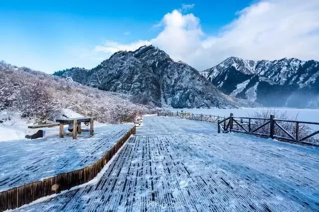 冬季新疆天山天池:此景只应天上有