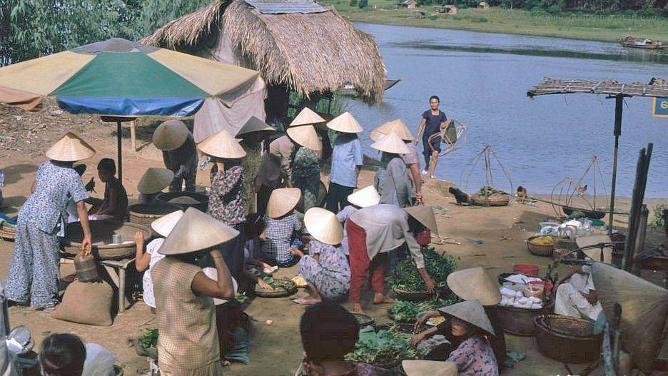 1990年越南古都顺化:南北统一后颓废的皇宫,民众普遍生活困苦