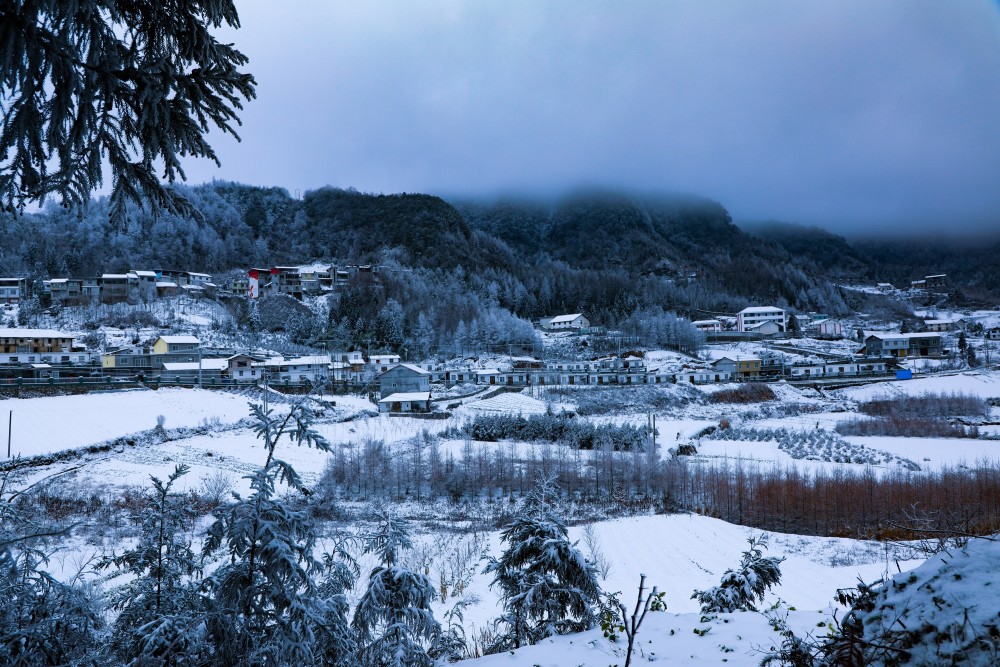 雪中静静的村庄(湖北恩施建始李家湾)