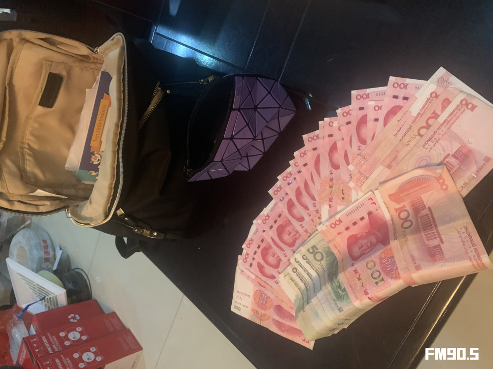 捡到手袋内有现金数千元!服务区工作人员千方百计寻失主