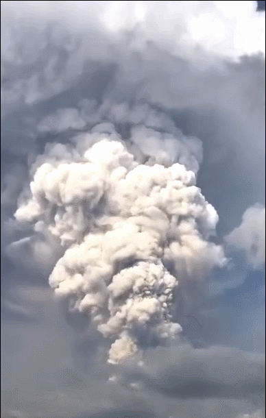 专家警告称,火山喷发可能会引起火山海啸,掉入海中的火山碎屑或推动