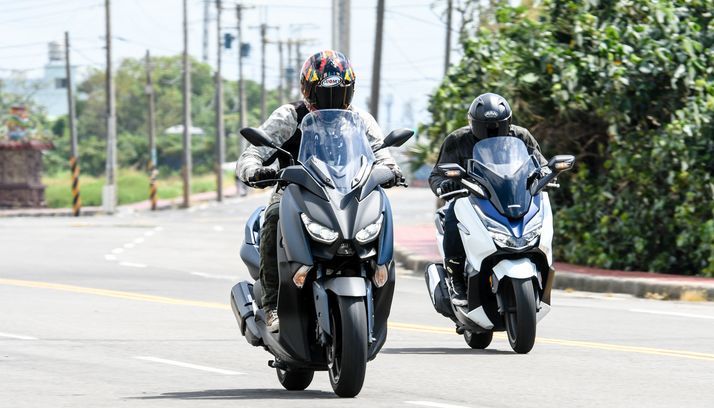 本田佛沙300 对比 雅马哈 xmax300,谁才是踏板里的王者?