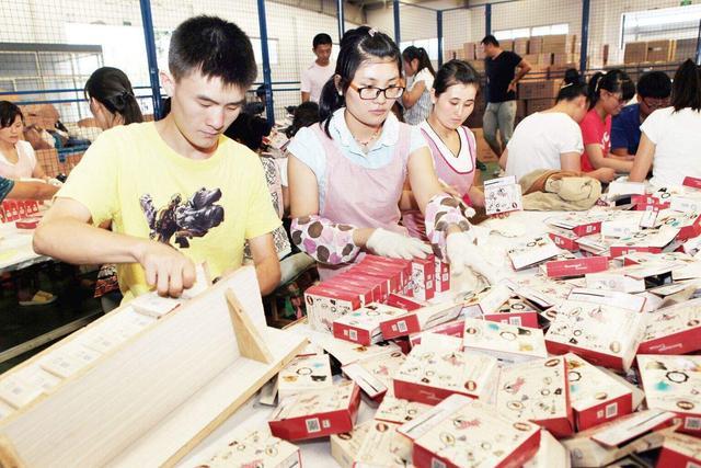 大学勤工俭学有哪些项目?食堂打菜员是大家最喜欢的,为什么?