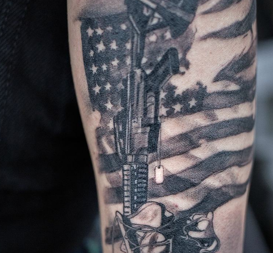 美国大兵纹身很普遍,还流行纹汉字,为什么在中国军队却被禁止?