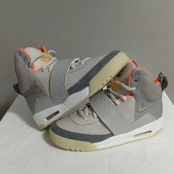 万唤始出来,火遍全球不是事——2012年初登场的耐克椰子鞋(air yeezy)