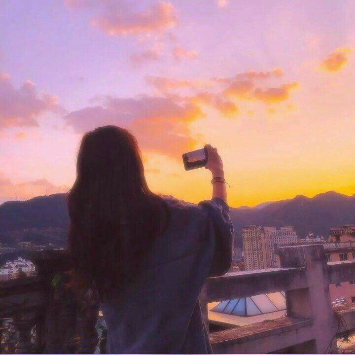 情侣头像:喜欢一首歌会单曲循环,爱上一个人会不断原谅!
