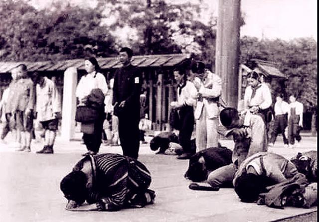 图说日本天皇宣布投降瞬间,日本人为何如此听信于天皇