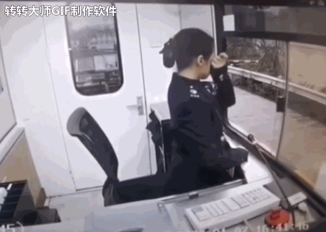 当然了,在收费站上的尴尬事儿也是不少的.