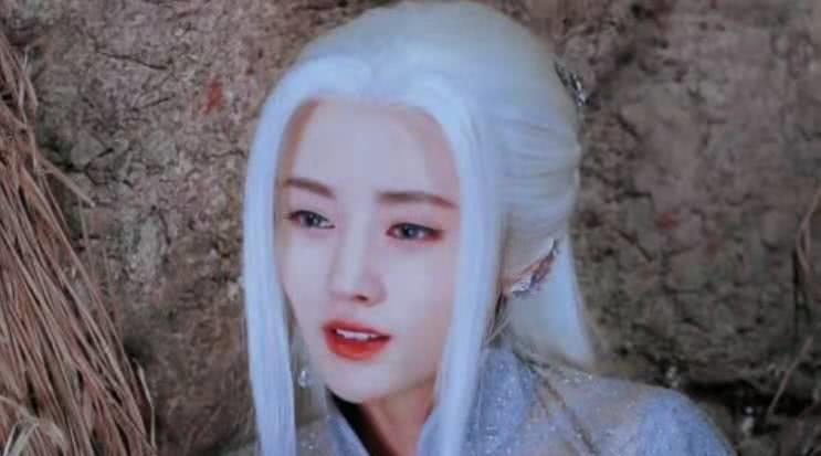 同样是古装白发造型,张雪迎惊艳,鞠婧祎冷艳,而她:是心动啊