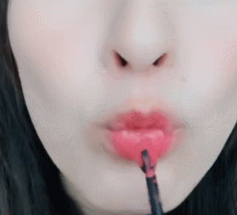 4 涂抹时的嘴型错误 涂口红的时候, 噘嘴也是不对的 no.