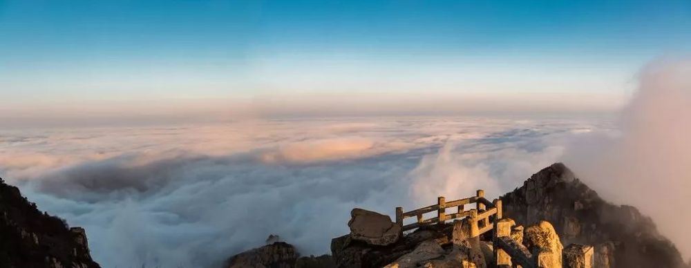 组图来源:中国航拍大赛 组图摄影:张捷 泰山雾凇 泰山雾凇是寒冷天气