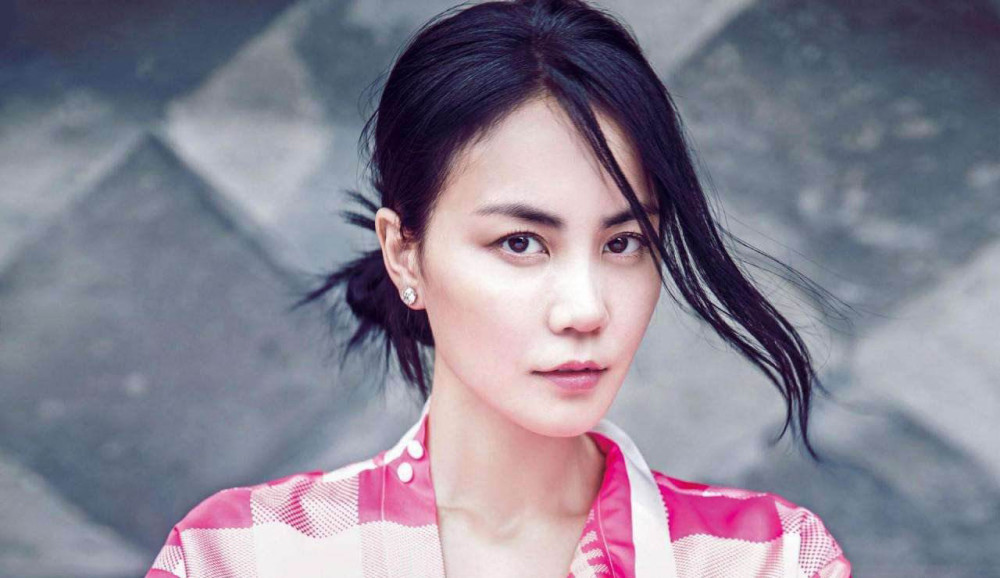 "50岁王菲上热搜":一个女人是否还年轻,真的与年龄无关