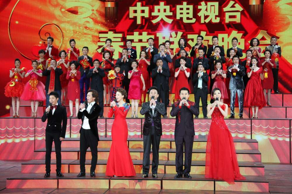 央视春晚,主持人,连衣裙,肤色,颜值