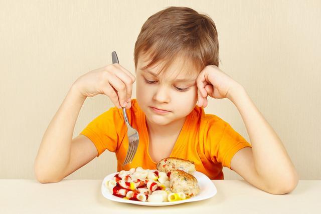 儿科医生:长期挑食厌食的孩子家长要注意了,警惕患上厌食症