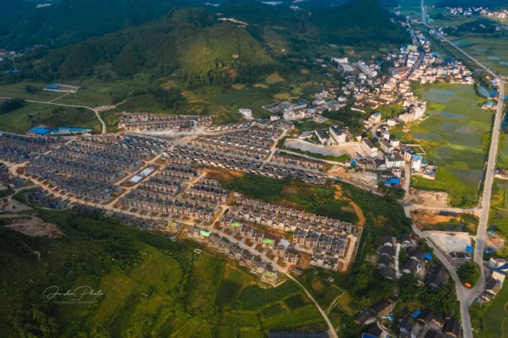 龙潭镇易地搬迁区祥和村,该村原村民居住在花垣县铅锌矿采区内,因