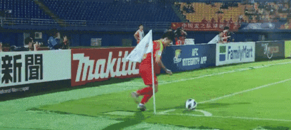 踢过球的朋友都知道,足球最基本的要求就是传球到位.