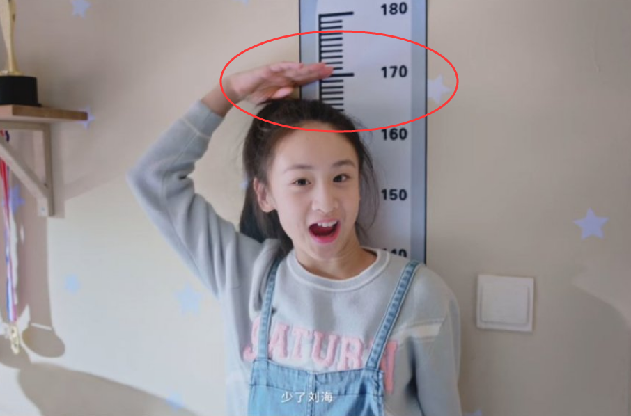 有种"发育过猛"叫田亮女儿,11岁森蝶穿背带裤,身高快170