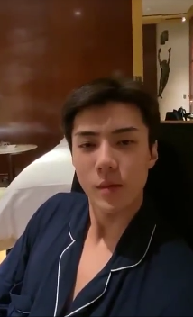 exo,吴世勋,vivi,巴黎时装周,西装