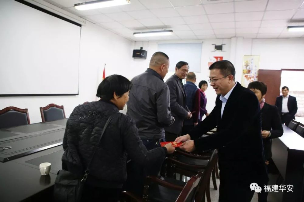 县领导肖扬权,杨子川参加活动.