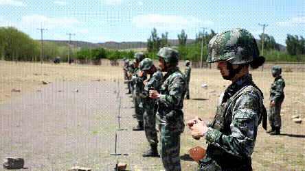 全军各部队掀起练兵热潮 冬季野营拉练开展得如火如荼 话说,看了那么
