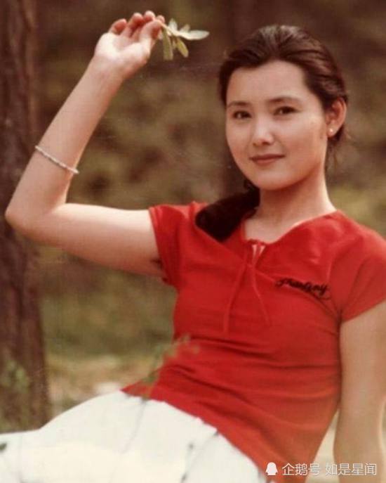 八十年代轰动全国的《红牡丹》,主演姜黎黎与女主角性格恰恰相反