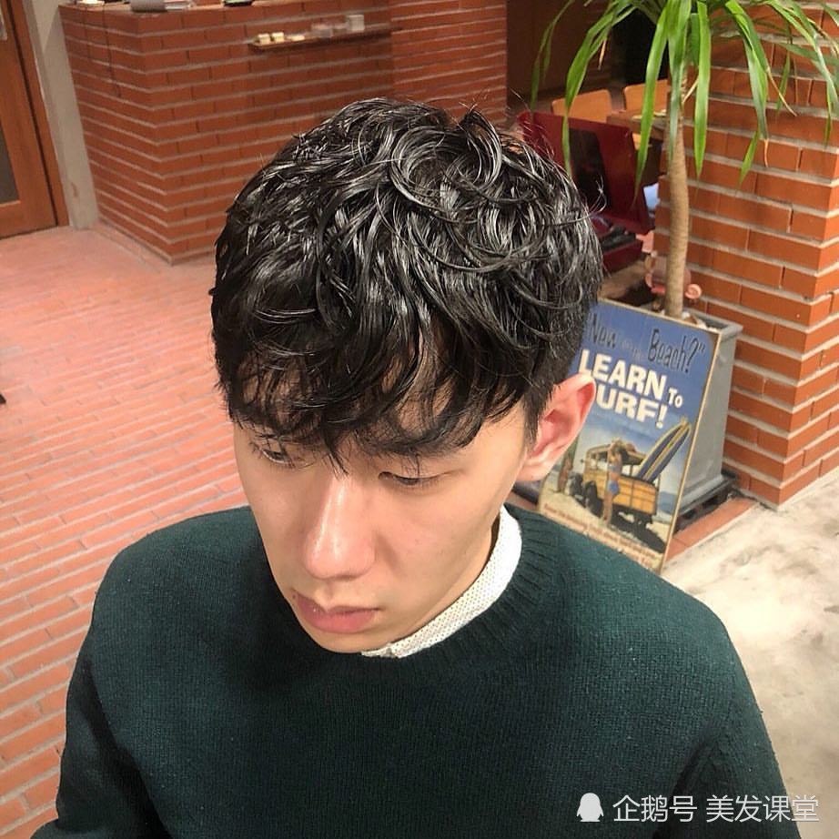男生最新烫发流行款式,帅气蓬松纹理烫,烫完后整体气质瞬间提升