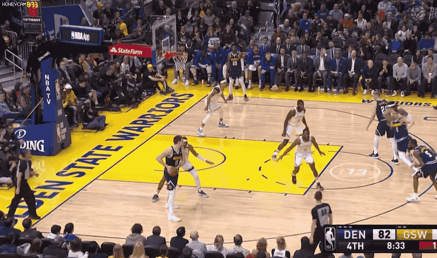 在勇士主场迎战掘金的比赛中,客队一度落后19分,最终完成大逆转,加时