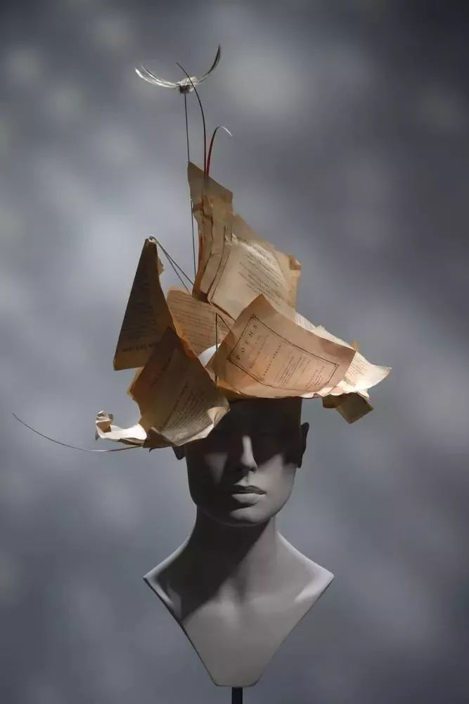 为dior设计帽子,将魔法施于发顶间的制帽大师 stephen
