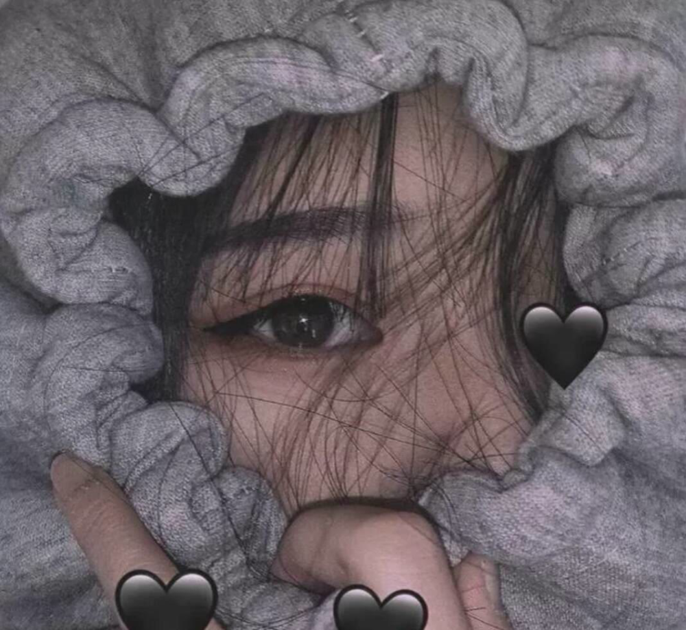 神仙闺蜜头像:你是我青春繁华的一场烟火,耀眼了孤独的我!